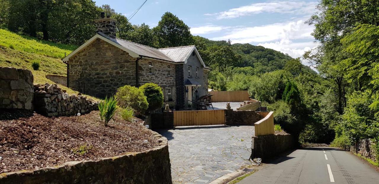 Hilltop Cottage/ Penrhiw Holiday home